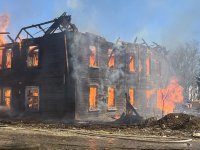 18 человек тушили пожар в пятиэтажке Череповца на улице Ленина