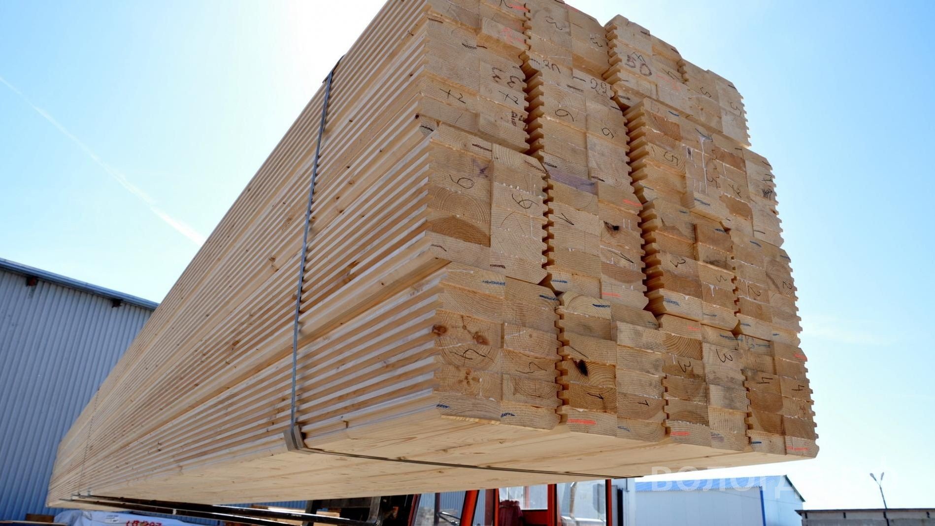 Вологодская область отправила в Алчевск 200 кубов древесины