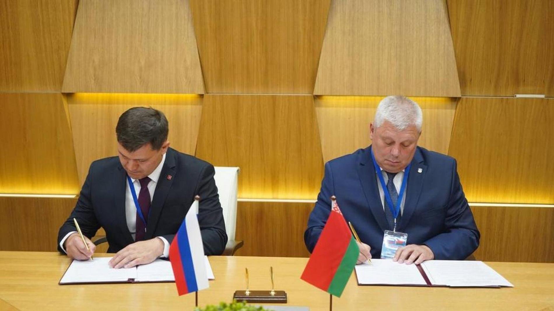 Вологда и Гродно подписали план мероприятий о сотрудничестве на IX Форуме регионов Беларуси и России