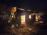 Четырехквартирный жилой дом загорелся в Кириллове