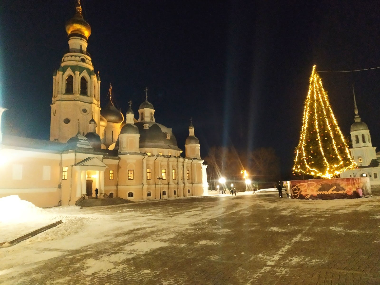 Завершено украшение улиц в Вологде к Новому году