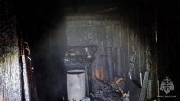 Неизвестные подожгли дверь квартиры в многоквартирном доме Череповца