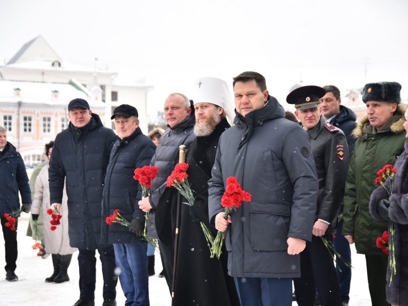 В преддверии Дня защитника Отечества в Вологде состоялось возложение цветов к Вечному огню