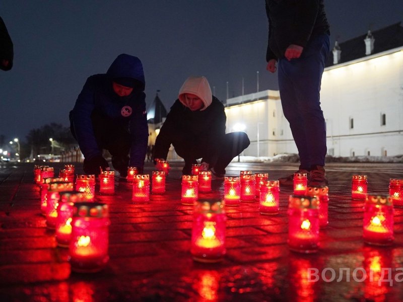 На Кремлевской площади Вологды горожане вспомнили пострадавших в «Крокус Сити Холле»