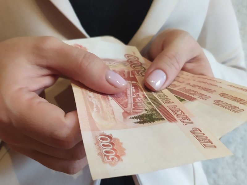В Вологодской области вступил в силу закон о выплатах супругам-юбилярам
