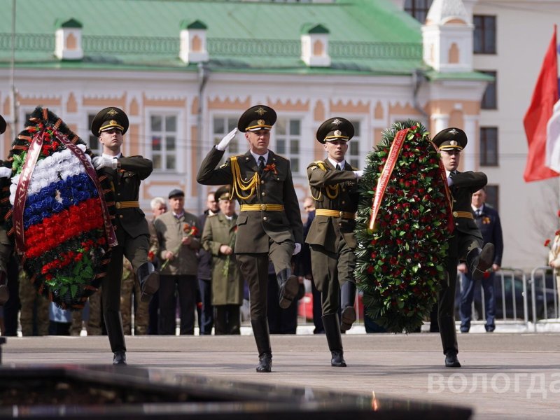 Сегодня в Вологде состоялось возложение цветов у Вечного огня