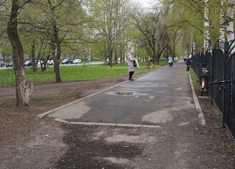 В Вологде отремонтируют тротуар у школы № 8