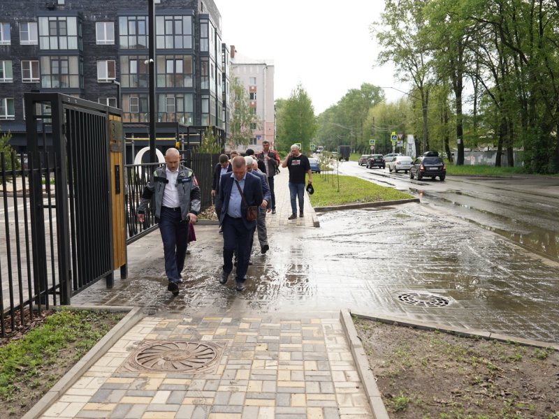 Ликвидацией подтоплений после сильного дождя занимаются специалисты на улицах Вологды