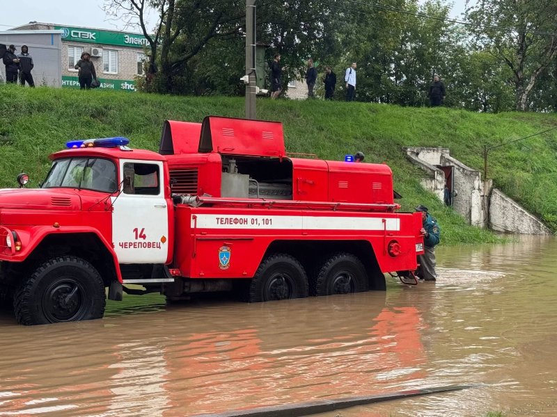 Для ликвидации последствий сильного ливня в Череповец направлена дополнительная специализированная техника
