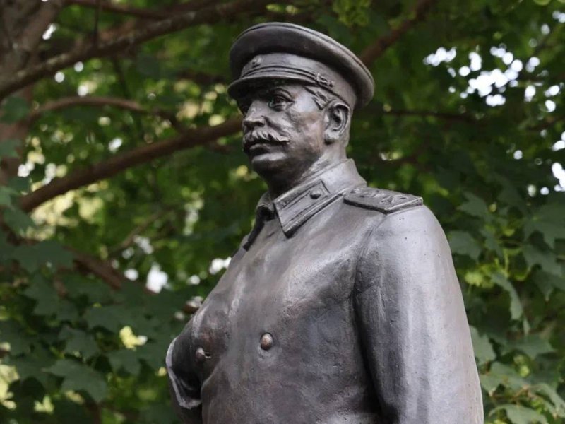 Памятник «Сталин и Бардин» планируют установить в Череповце