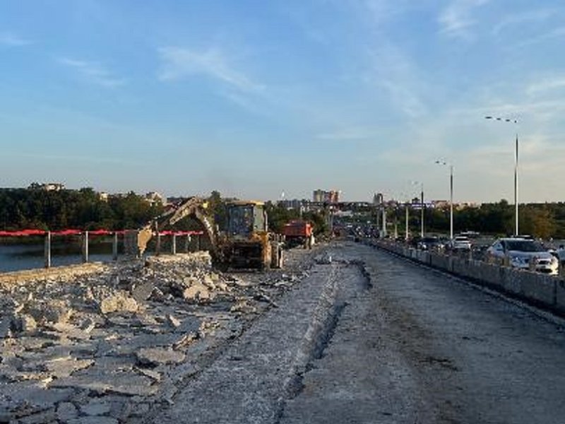 Работы на Октябрьском мосту в Череповце идут полным ходом