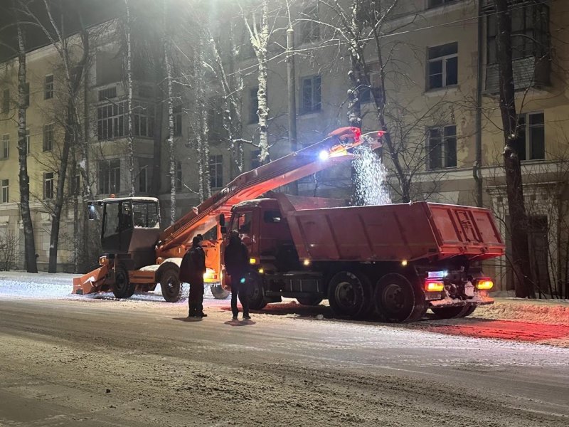 Дорожные службы перешли на усиленный режим работы на Вологодчине