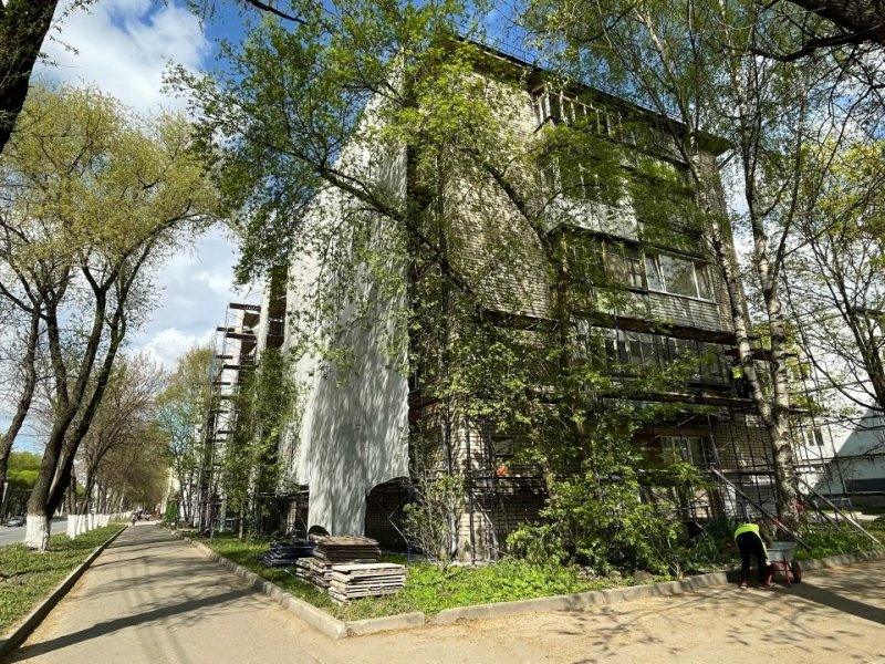 Ремонт фасадов на улице Чернышевского начался в Вологде